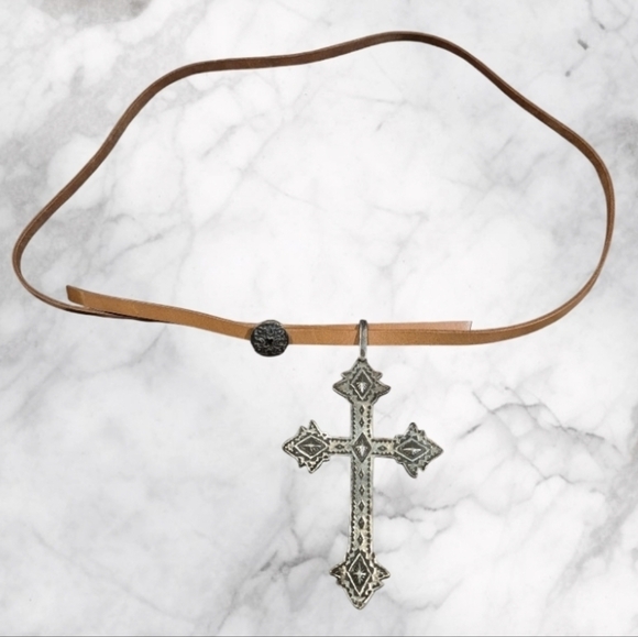 Vintage Women\'s Leather Hip Belt w Large Crucifix Cross Pendant EUC main image 11